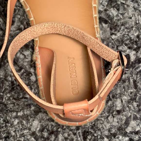Old Navy Women’s sandals - Picture 2 of 5